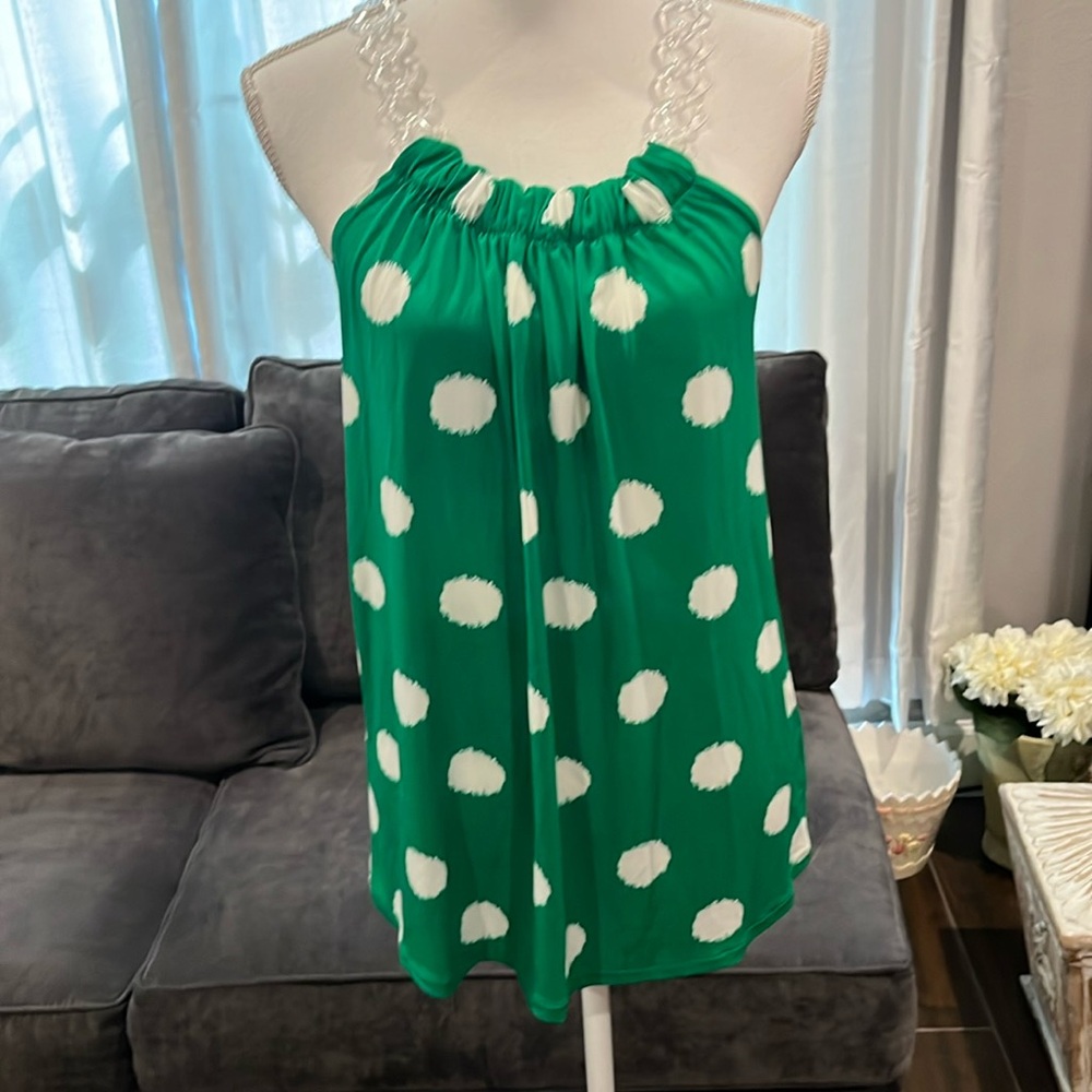 Nine West sleeveless top with unique details for straps. Kelly green with white
